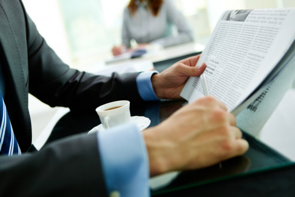 ЦБ рассматривает повышение ключевой ставки до 1718%